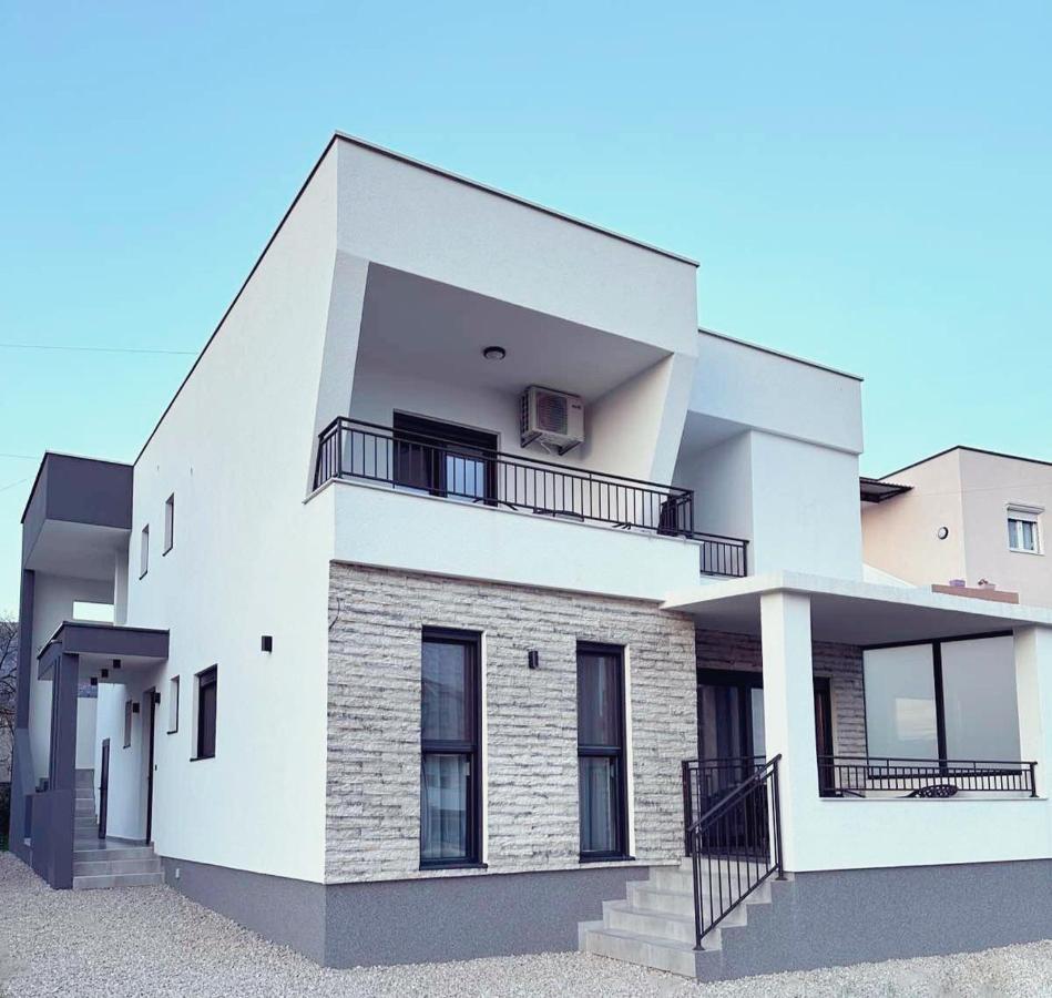 Danin Apartmani Bar Esterno foto