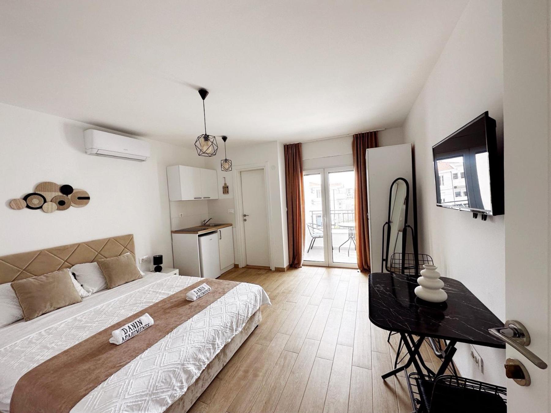 Danin Apartmani Bar Esterno foto